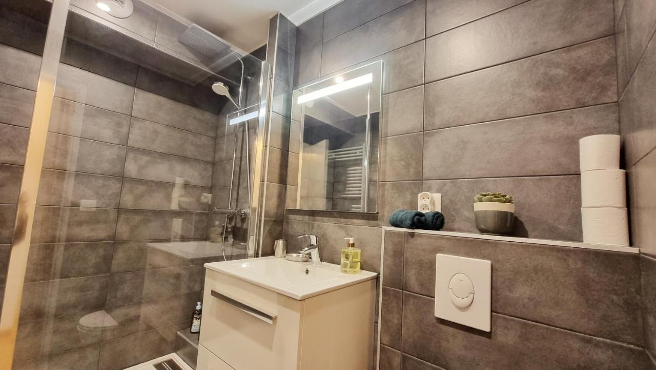 Le Smart - Parking - Terrasse - Wifi - Mulhouse - Relax Bnb Pfastatt Eksteriør billede